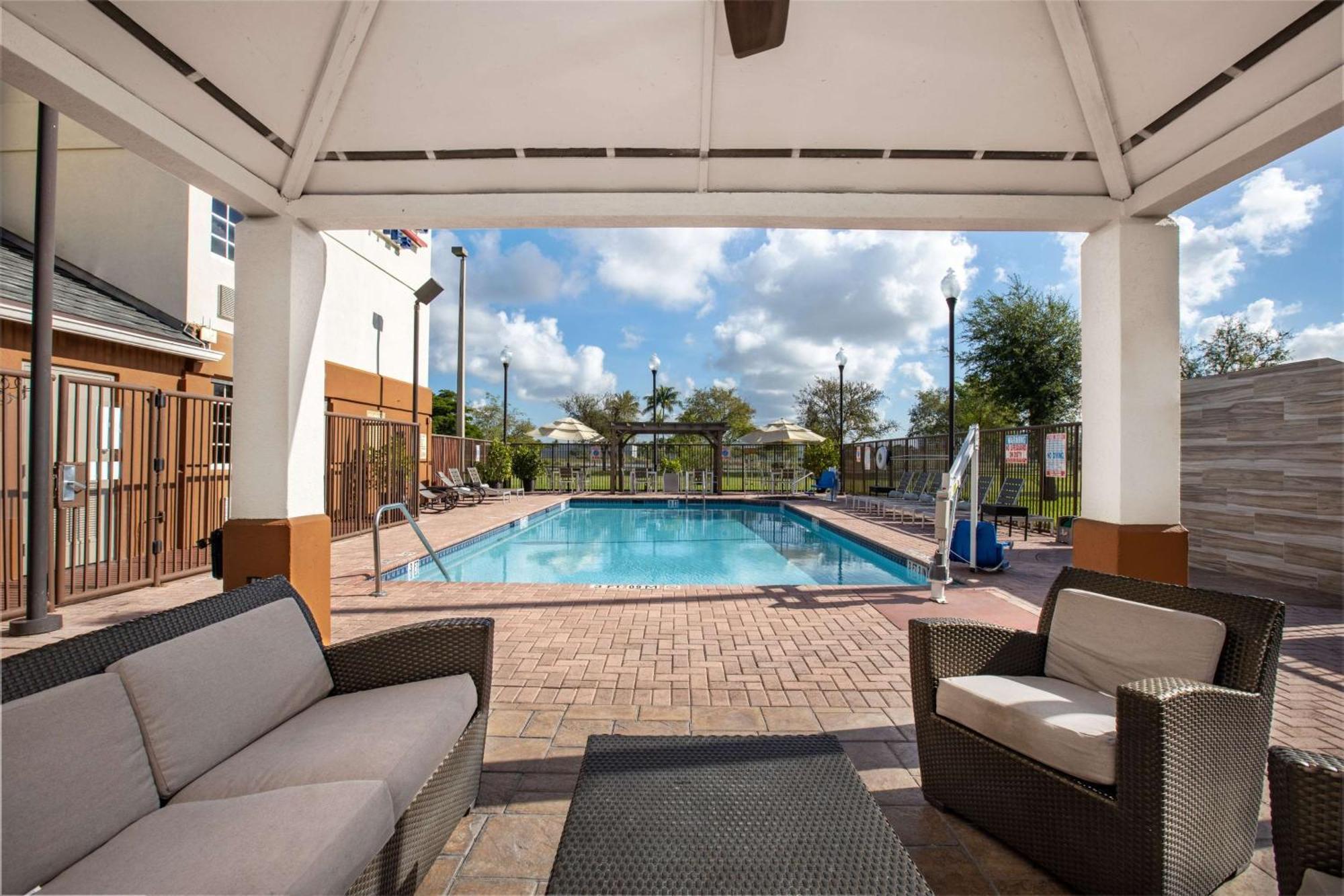 Sonesta Simply Suites Miami Airport Doral Zewnętrze zdjęcie